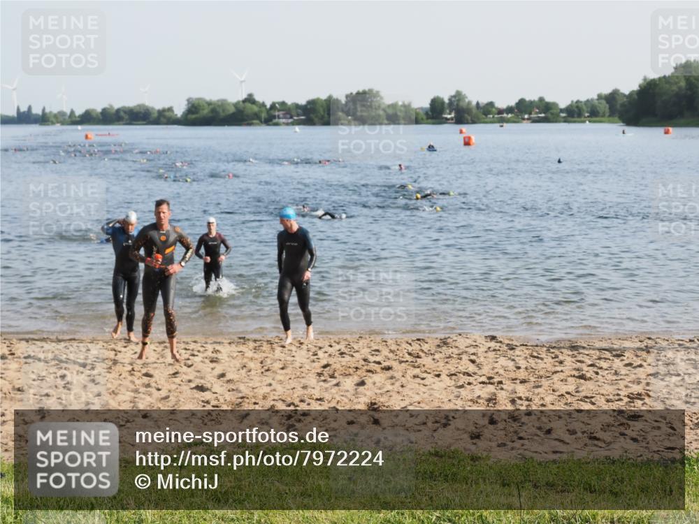 21.06.2025 - 27. Vierlanden-Triathlon MichiJ http://msf.ph/oto/7972224 15.06.2026 08:33:01 Schwimmen 8, 15, 36, 60, 185, 234 meine-sportfotos.de