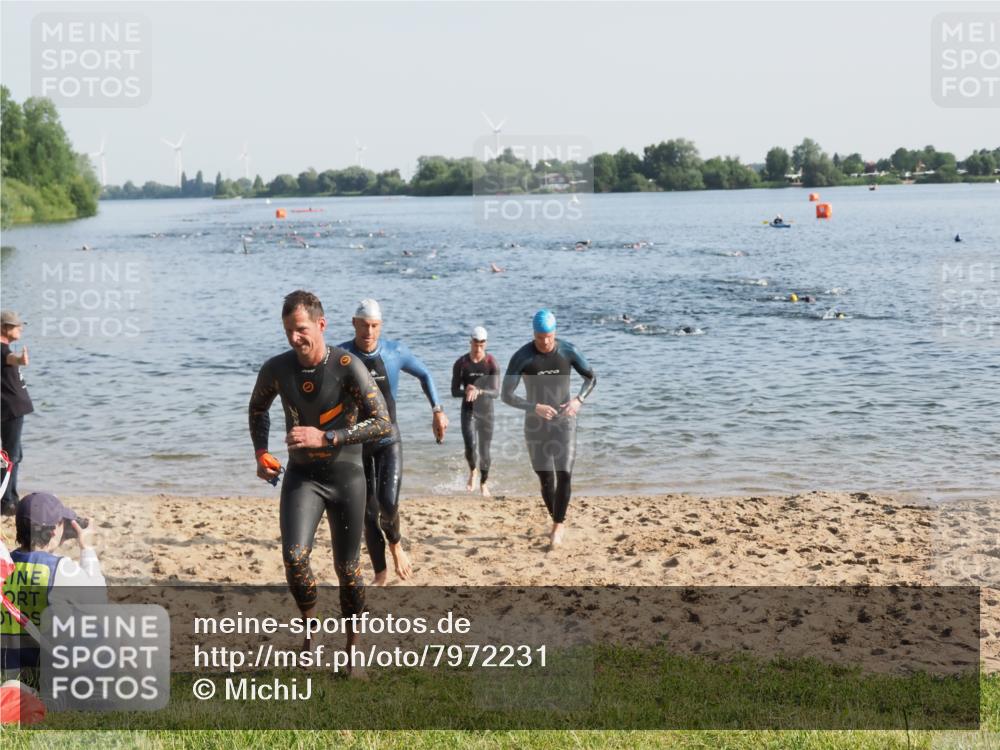 21.06.2025 - 27. Vierlanden-Triathlon MichiJ http://msf.ph/oto/7972231 15.06.2026 08:33:03 Schwimmen 8, 15, 36, 185, 234 meine-sportfotos.de
