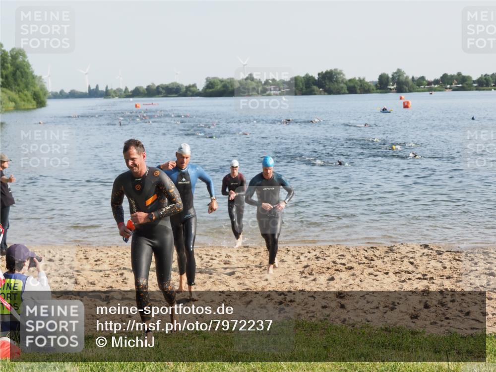 21.06.2025 - 27. Vierlanden-Triathlon MichiJ http://msf.ph/oto/7972237 15.06.2026 08:33:03 Schwimmen 8, 15, 36, 185, 234 meine-sportfotos.de