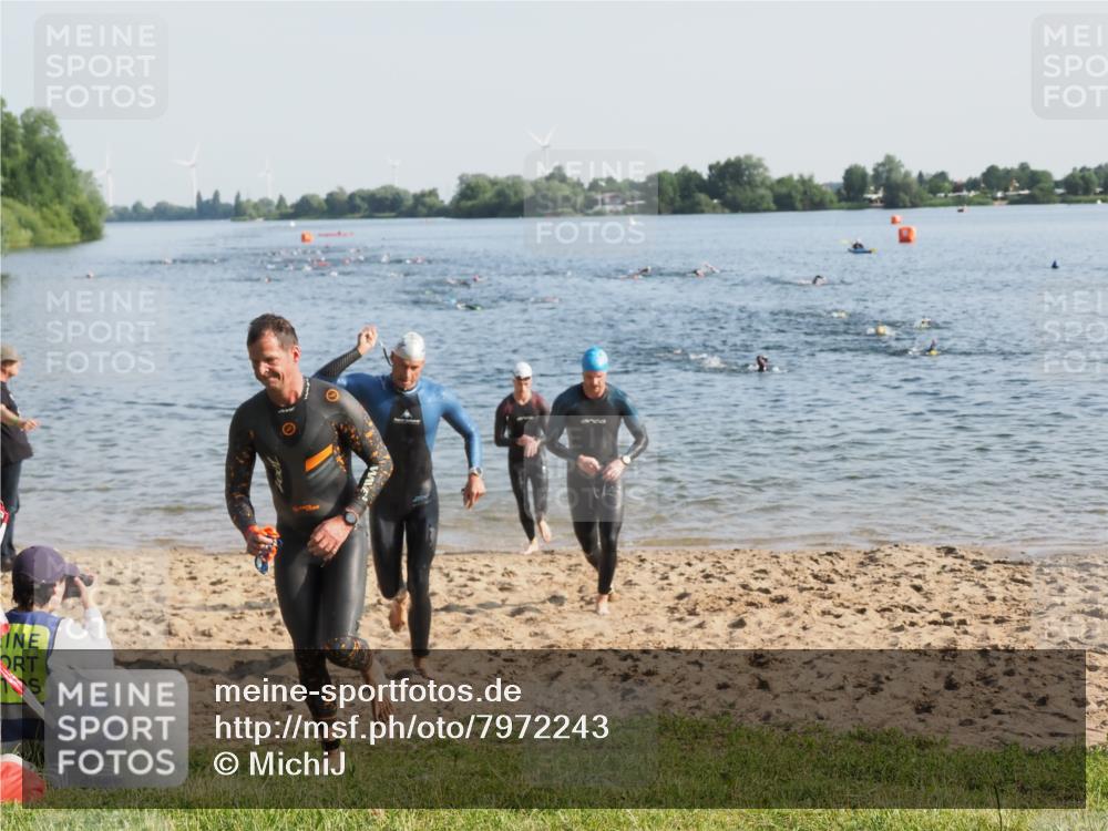 21.06.2025 - 27. Vierlanden-Triathlon MichiJ http://msf.ph/oto/7972243 15.06.2026 08:33:03 Schwimmen 8, 15, 36, 185, 234 meine-sportfotos.de