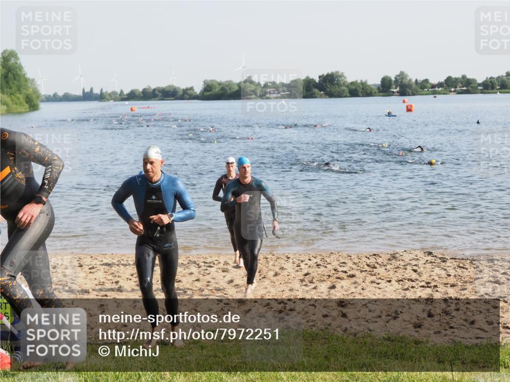 21.06.2025 - 27. Vierlanden-Triathlon MichiJ http://msf.ph/oto/7972251 15.06.2026 08:33:04 Schwimmen 15, 36, 185, 234 meine-sportfotos.de