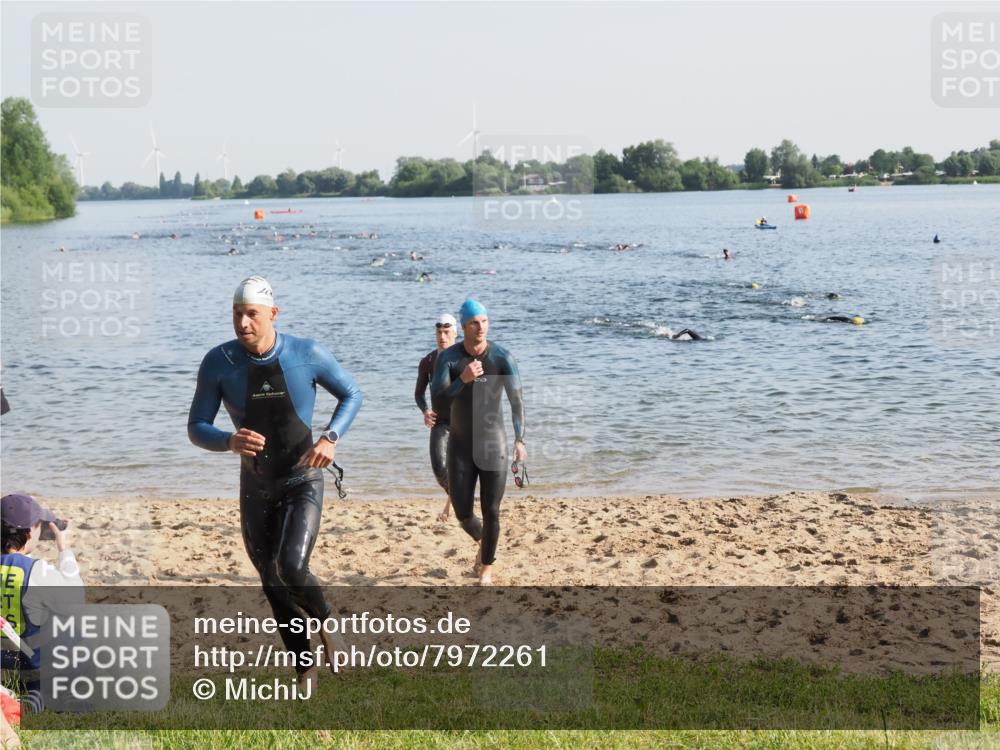 21.06.2025 - 27. Vierlanden-Triathlon MichiJ http://msf.ph/oto/7972261 15.06.2026 08:33:04 Schwimmen 15, 36, 185, 234 meine-sportfotos.de