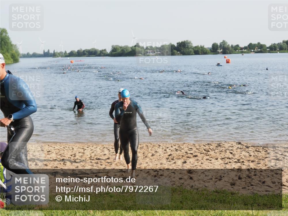 21.06.2025 - 27. Vierlanden-Triathlon MichiJ http://msf.ph/oto/7972267 15.06.2026 08:33:05 Schwimmen 15, 36, 185, 234 meine-sportfotos.de