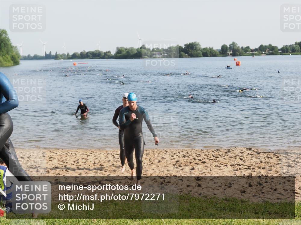 21.06.2025 - 27. Vierlanden-Triathlon MichiJ http://msf.ph/oto/7972271 15.06.2026 08:33:05 Schwimmen 15, 36, 185, 234 meine-sportfotos.de
