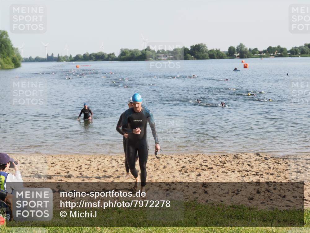 21.06.2025 - 27. Vierlanden-Triathlon MichiJ http://msf.ph/oto/7972278 15.06.2026 08:33:05 Schwimmen 15, 36, 185, 234 meine-sportfotos.de
