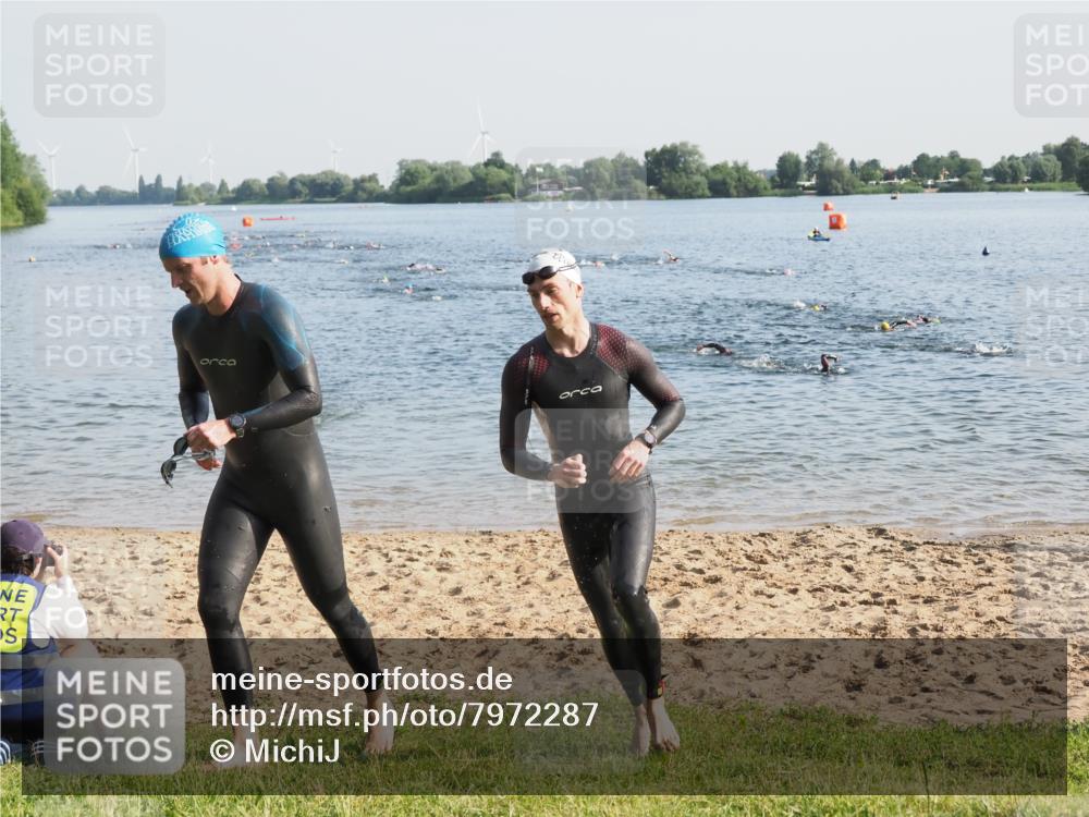 21.06.2025 - 27. Vierlanden-Triathlon MichiJ http://msf.ph/oto/7972287 15.06.2026 08:33:07 Schwimmen 15, 36, 185, 234 meine-sportfotos.de