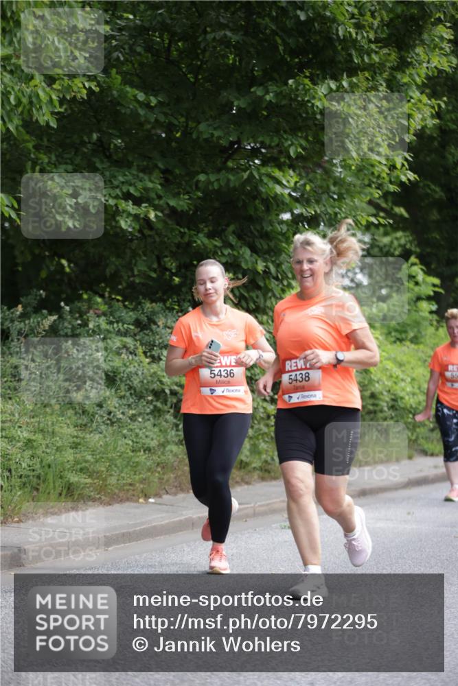 15.06.2025 - REWE Women's Run Jannik Wohlers http://msf.ph/oto/7972295 15.06.2025 10:06:55 Laufen 5436, 5438 meine-sportfotos.de