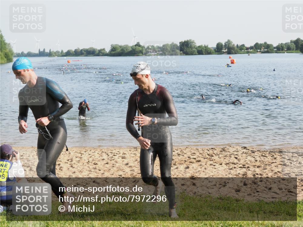 21.06.2025 - 27. Vierlanden-Triathlon MichiJ http://msf.ph/oto/7972296 15.06.2026 08:33:08 Schwimmen 15, 36, 185, 234 meine-sportfotos.de