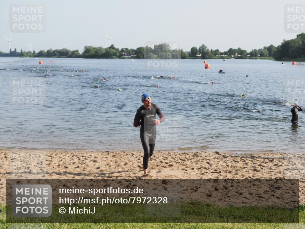21.06.2025 - 27. Vierlanden-Triathlon MichiJ http://msf.ph/oto/7972328 15.06.2026 08:33:16 Schwimmen 61 meine-sportfotos.de