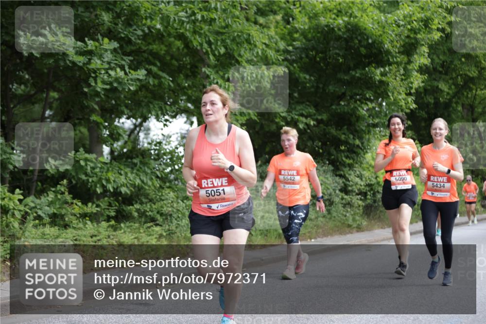 15.06.2025 - REWE Women's Run Jannik Wohlers http://msf.ph/oto/7972371 15.06.2025 10:07:01 Laufen 5051, 4, 5542, 5090, 5434 meine-sportfotos.de