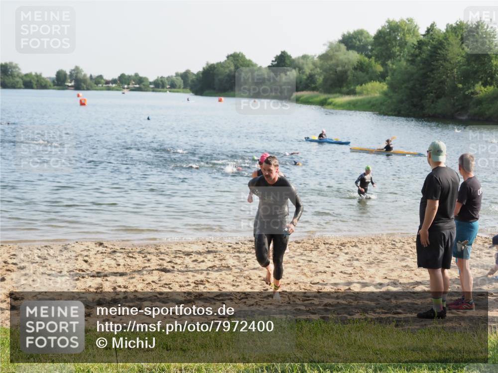 21.06.2025 - 27. Vierlanden-Triathlon MichiJ http://msf.ph/oto/7972400 15.06.2026 08:34:01 Schwimmen 49, 78 meine-sportfotos.de