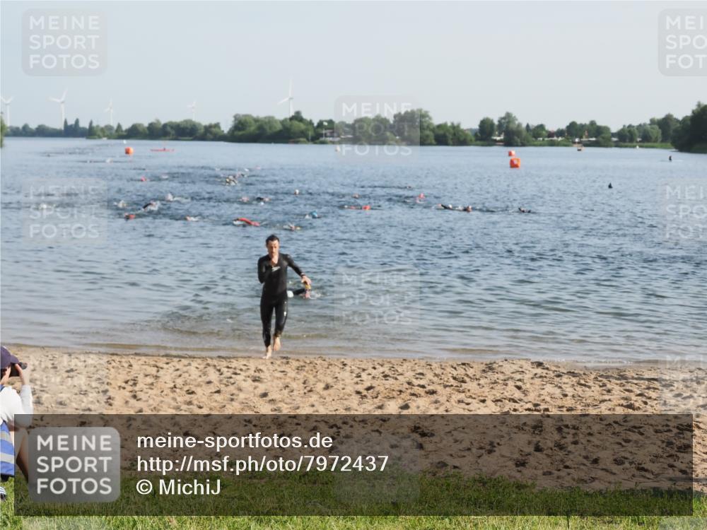 21.06.2025 - 27. Vierlanden-Triathlon MichiJ http://msf.ph/oto/7972437 15.06.2026 08:34:21 Schwimmen 20 meine-sportfotos.de