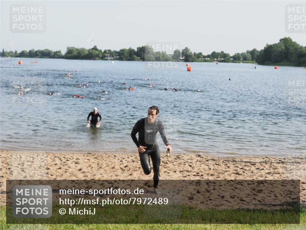 21.06.2025 - 27. Vierlanden-Triathlon MichiJ http://msf.ph/oto/7972489 15.06.2026 08:34:24 Schwimmen 20 meine-sportfotos.de