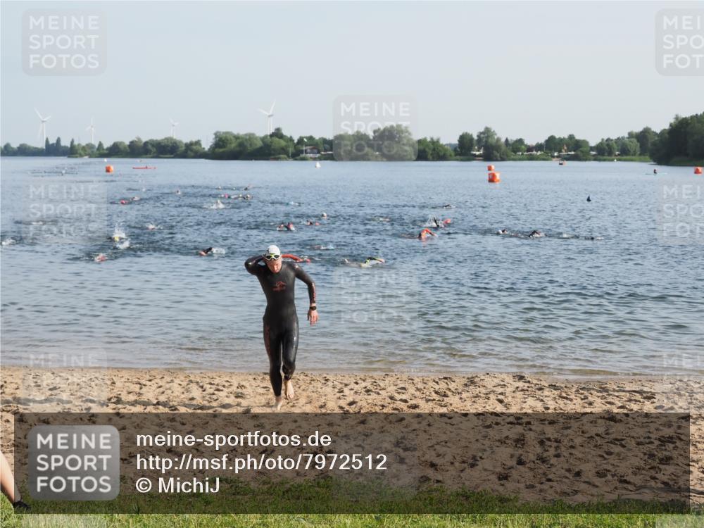 21.06.2025 - 27. Vierlanden-Triathlon MichiJ http://msf.ph/oto/7972512 15.06.2026 08:34:31 Schwimmen 20, 88 meine-sportfotos.de