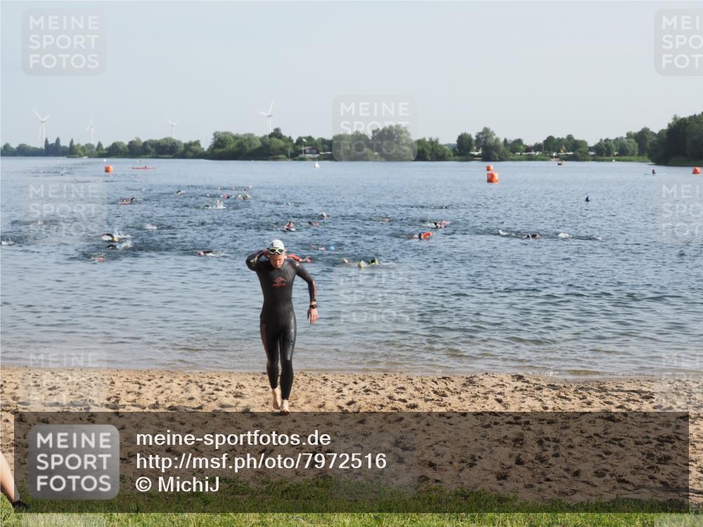 21.06.2025 - 27. Vierlanden-Triathlon MichiJ http://msf.ph/oto/7972516 15.06.2026 08:34:31 Schwimmen 20, 88 meine-sportfotos.de