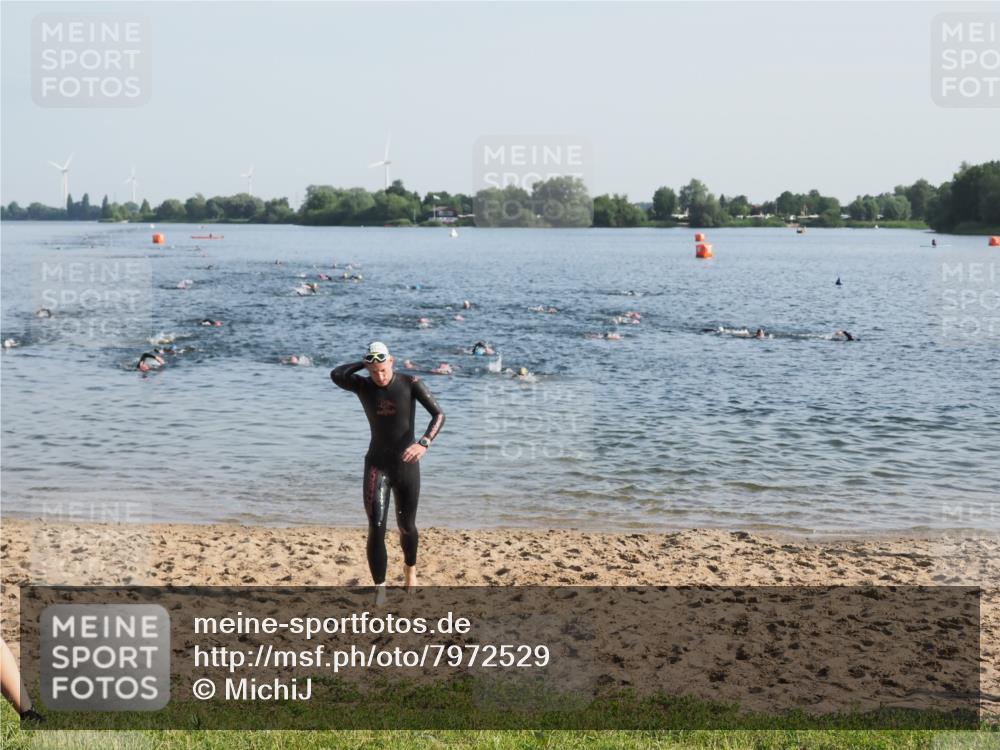 21.06.2025 - 27. Vierlanden-Triathlon MichiJ http://msf.ph/oto/7972529 15.06.2026 08:34:32 Schwimmen 20, 88 meine-sportfotos.de