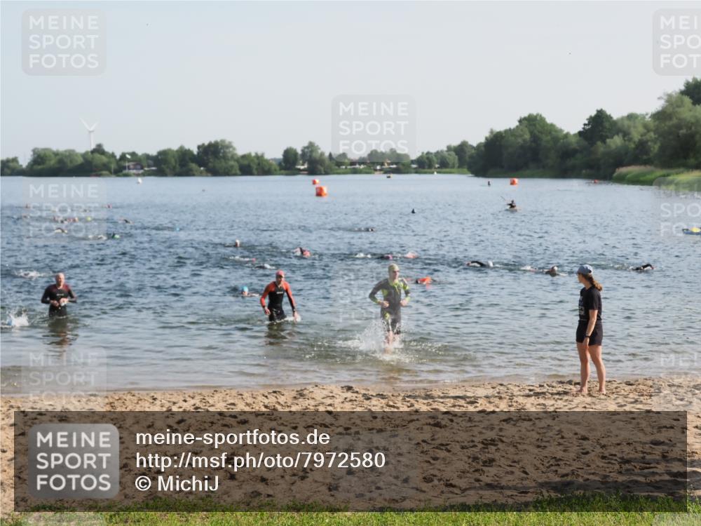 21.06.2025 - 27. Vierlanden-Triathlon MichiJ http://msf.ph/oto/7972580 15.06.2026 08:34:46 Schwimmen 46, 124 meine-sportfotos.de