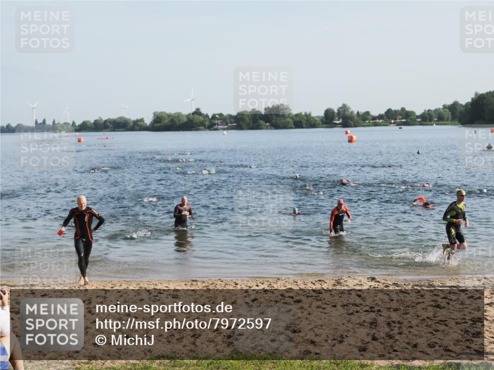 21.06.2025 - 27. Vierlanden-Triathlon MichiJ http://msf.ph/oto/7972597 15.06.2026 08:34:47 Schwimmen 46, 124 meine-sportfotos.de