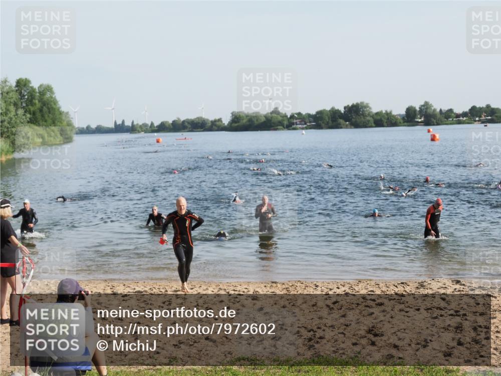 21.06.2025 - 27. Vierlanden-Triathlon MichiJ http://msf.ph/oto/7972602 15.06.2026 08:34:48 Schwimmen 46, 124, 149 meine-sportfotos.de