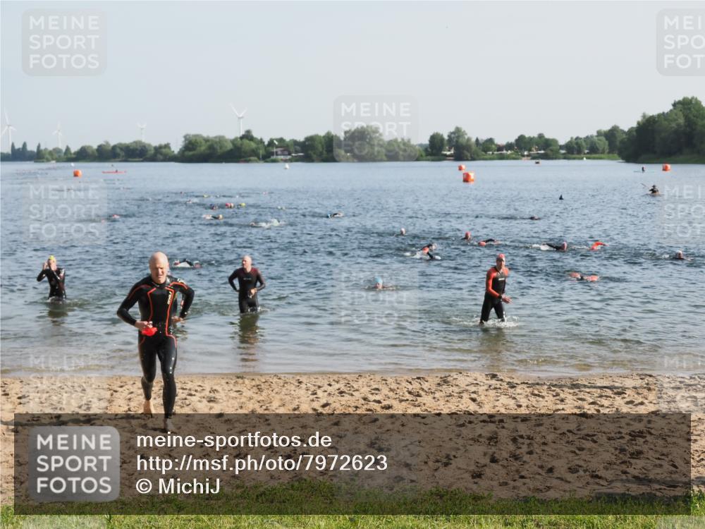 21.06.2025 - 27. Vierlanden-Triathlon MichiJ http://msf.ph/oto/7972623 15.06.2026 08:34:49 Schwimmen 46, 124, 149, 186 meine-sportfotos.de