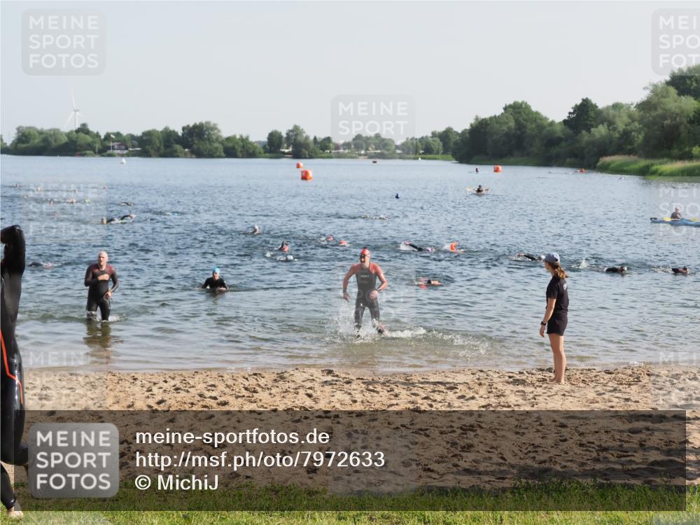 21.06.2025 - 27. Vierlanden-Triathlon MichiJ http://msf.ph/oto/7972633 15.06.2026 08:34:50 Schwimmen 46, 80, 124, 149, 186 meine-sportfotos.de