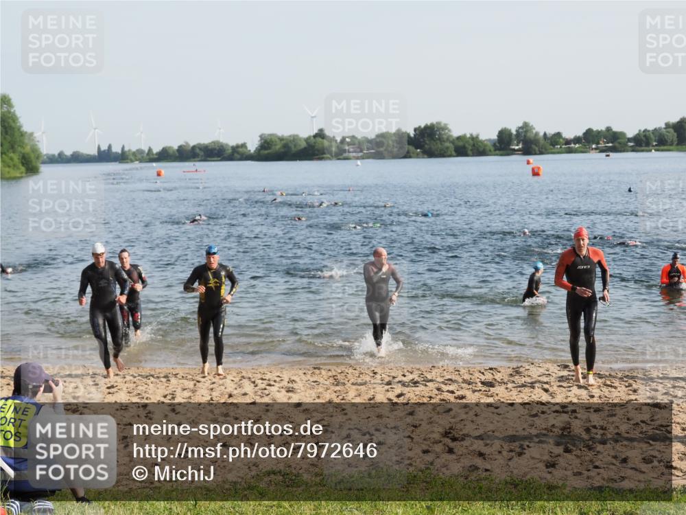 21.06.2025 - 27. Vierlanden-Triathlon MichiJ http://msf.ph/oto/7972646 15.06.2026 08:34:54 Schwimmen 43, 80, 124, 149, 159, 186 meine-sportfotos.de
