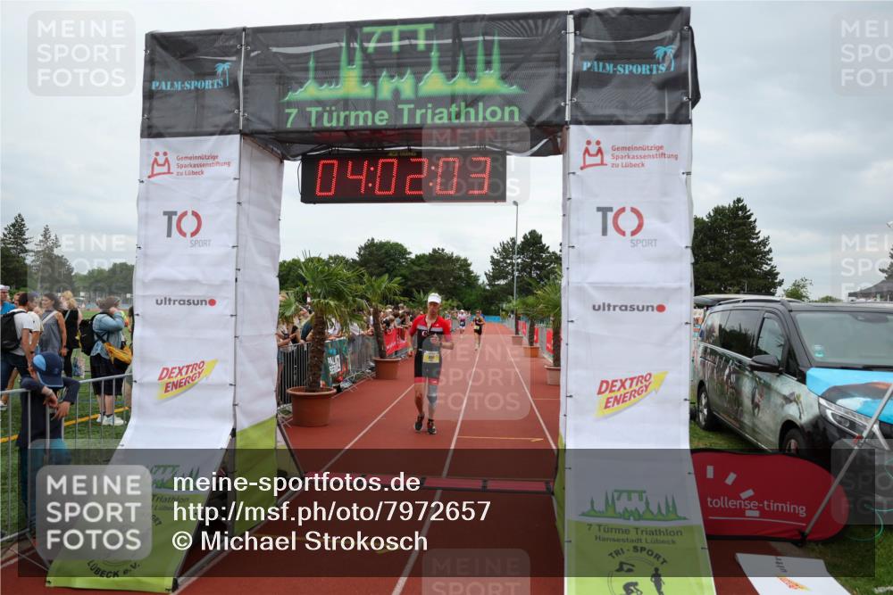 15.06.2025 - 7 Türme Triathlon Michael Strokosch http://msf.ph/oto/7972657 15.06.2025 14:02:02 Ziel 880, 1149 meine-sportfotos.de