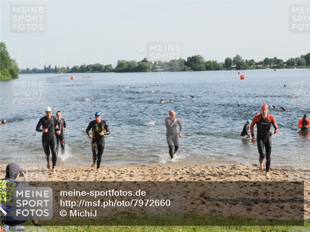 21.06.2025 - 27. Vierlanden-Triathlon MichiJ http://msf.ph/oto/7972660 15.06.2026 08:34:54 Schwimmen 43, 80, 124, 149, 159, 186 meine-sportfotos.de