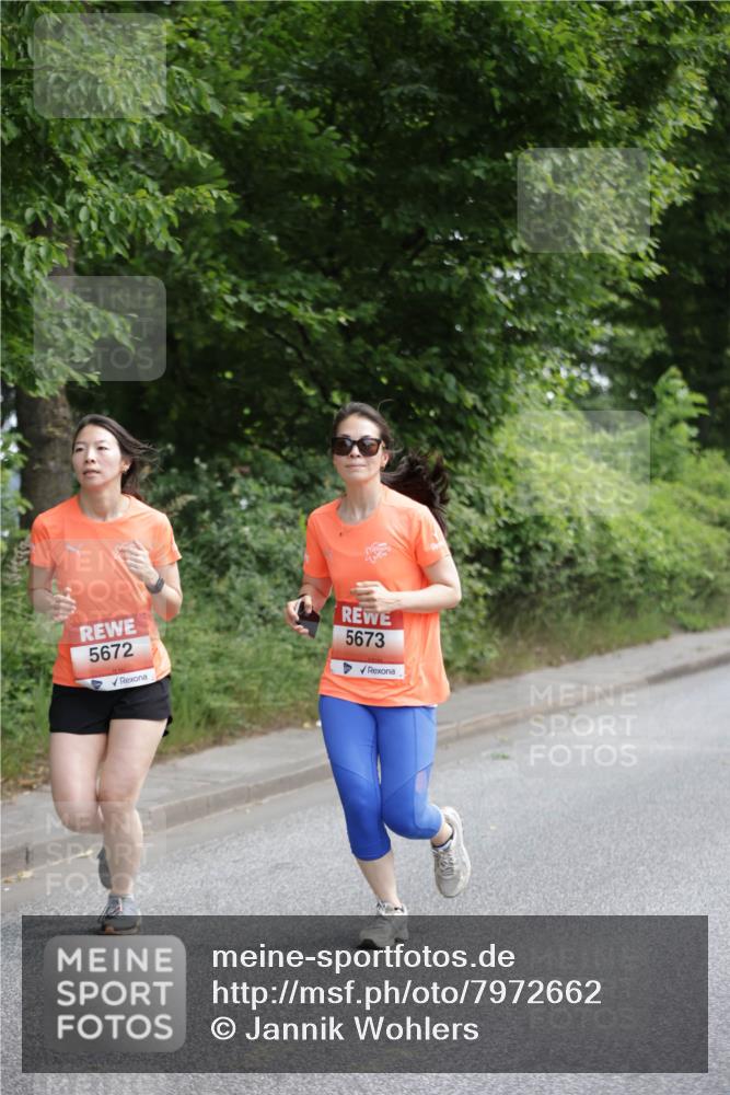 15.06.2025 - REWE Women's Run Jannik Wohlers http://msf.ph/oto/7972662 15.06.2025 10:07:17 Laufen 5672, 5673 meine-sportfotos.de