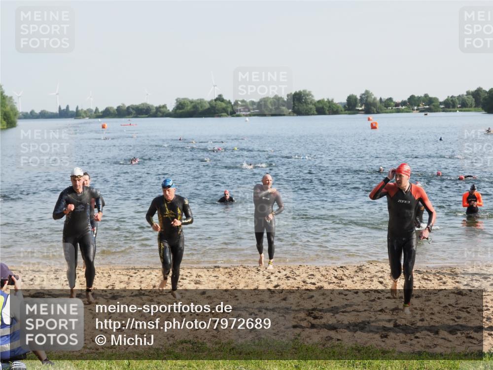 21.06.2025 - 27. Vierlanden-Triathlon MichiJ http://msf.ph/oto/7972689 15.06.2026 08:34:55 Schwimmen 43, 80, 124, 149, 159, 186 meine-sportfotos.de