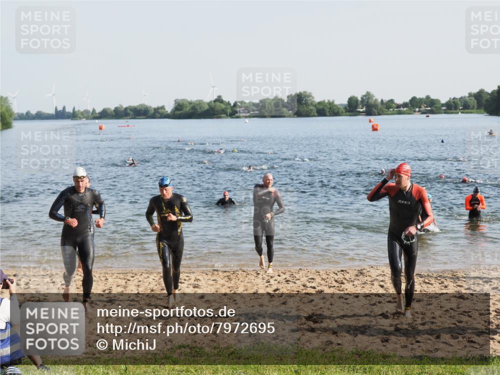21.06.2025 - 27. Vierlanden-Triathlon MichiJ http://msf.ph/oto/7972695 15.06.2026 08:34:56 Schwimmen 43, 80, 124, 149, 159, 186 meine-sportfotos.de