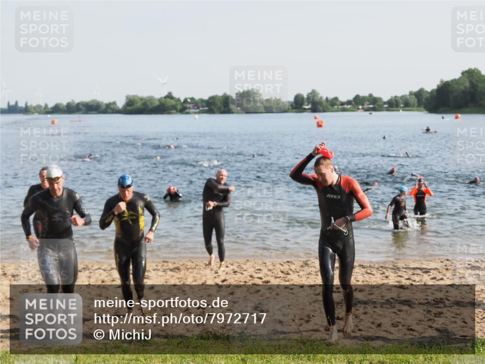 21.06.2025 - 27. Vierlanden-Triathlon MichiJ http://msf.ph/oto/7972717 15.06.2026 08:34:56 Schwimmen 43, 80, 124, 149, 159, 186 meine-sportfotos.de
