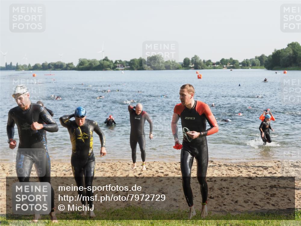 21.06.2025 - 27. Vierlanden-Triathlon MichiJ http://msf.ph/oto/7972729 15.06.2026 08:34:57 Schwimmen 12, 43, 80, 124, 149, 159, 186 meine-sportfotos.de