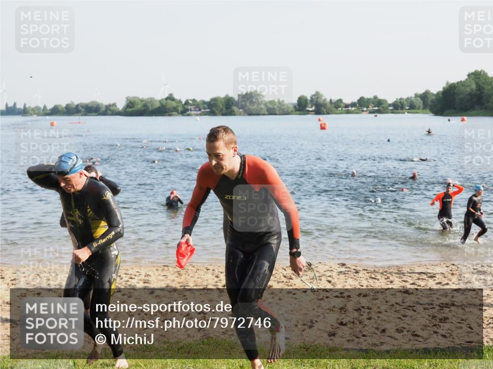 21.06.2025 - 27. Vierlanden-Triathlon MichiJ http://msf.ph/oto/7972746 15.06.2026 08:34:58 Schwimmen 12, 43, 80, 149, 159, 186 meine-sportfotos.de