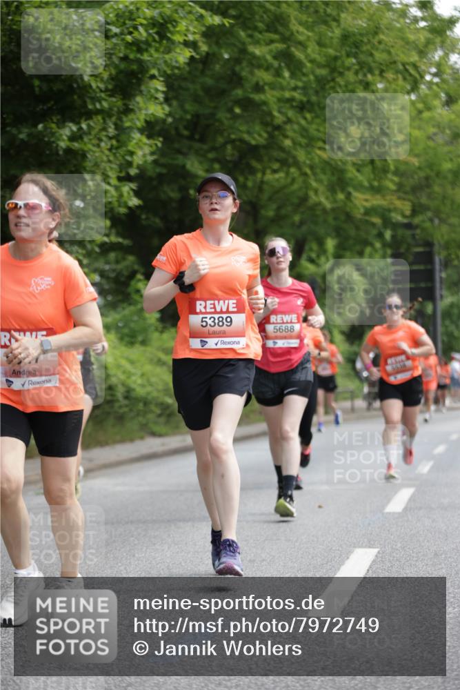 15.06.2025 - REWE Women's Run Jannik Wohlers http://msf.ph/oto/7972749 15.06.2025 10:07:24 Laufen 5389, 5688, 6638 meine-sportfotos.de