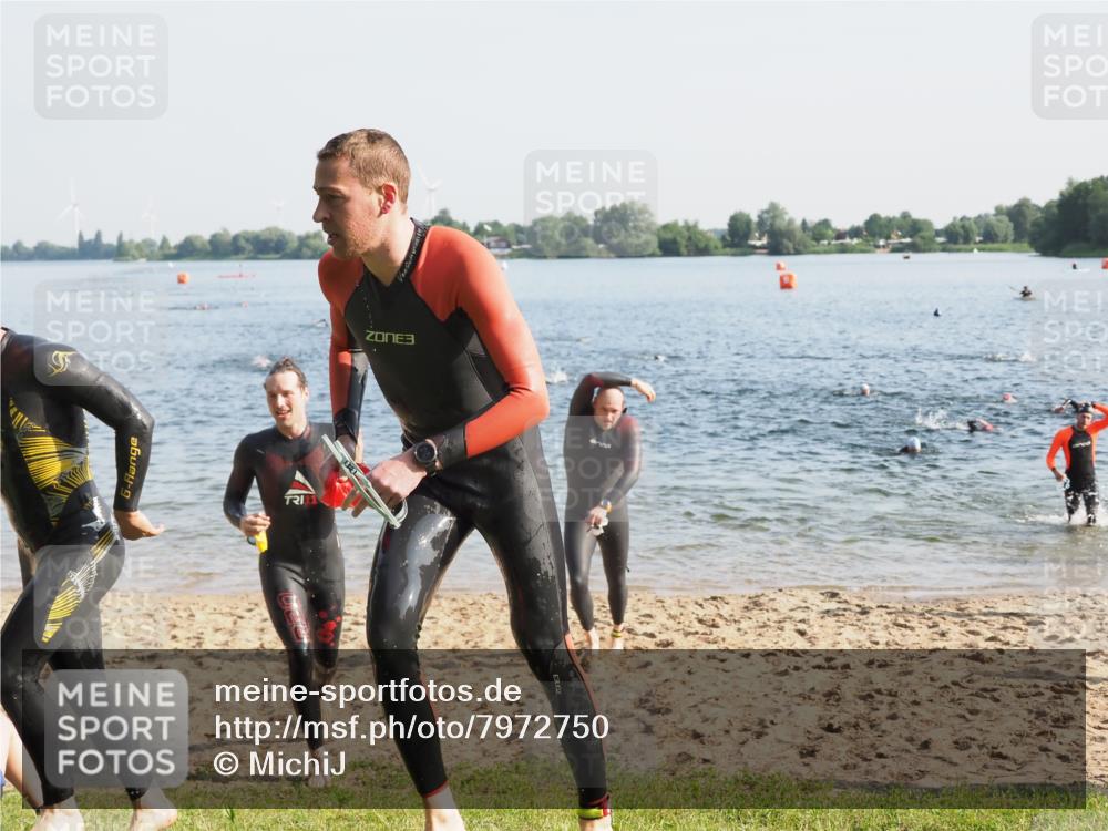 21.06.2025 - 27. Vierlanden-Triathlon MichiJ http://msf.ph/oto/7972750 15.06.2026 08:34:59 Schwimmen 12, 43, 80, 149, 159, 186 meine-sportfotos.de