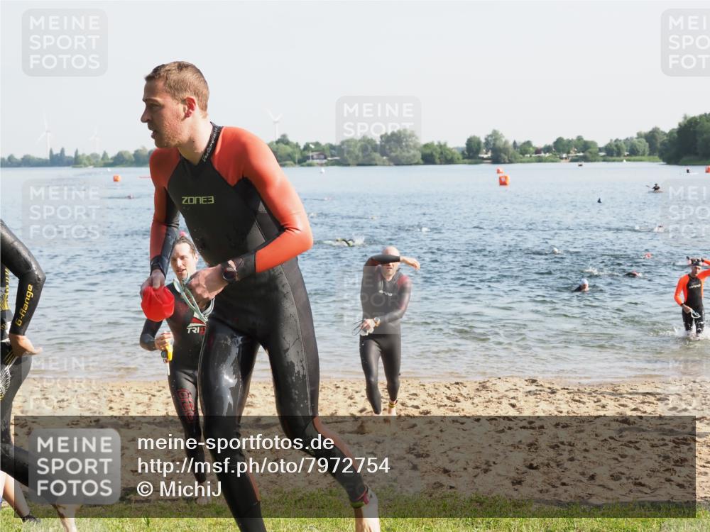 21.06.2025 - 27. Vierlanden-Triathlon MichiJ http://msf.ph/oto/7972754 15.06.2026 08:34:59 Schwimmen 12, 43, 80, 149, 159, 186 meine-sportfotos.de