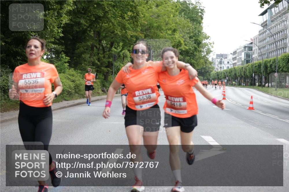 15.06.2025 - REWE Women's Run Jannik Wohlers http://msf.ph/oto/7972767 15.06.2025 10:07:27 Laufen 5536, 5538, 5418 meine-sportfotos.de