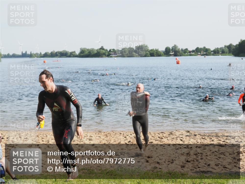 21.06.2025 - 27. Vierlanden-Triathlon MichiJ http://msf.ph/oto/7972775 15.06.2026 08:35:00 Schwimmen 12, 43, 80, 149, 159, 186 meine-sportfotos.de