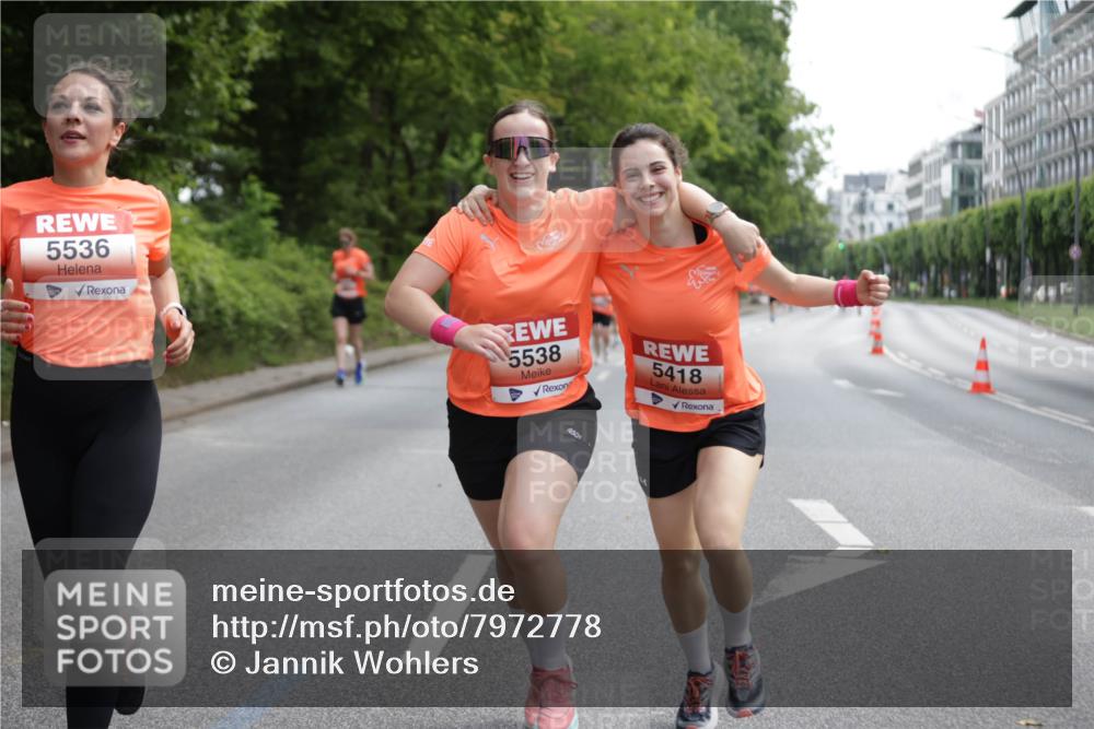 15.06.2025 - REWE Women's Run Jannik Wohlers http://msf.ph/oto/7972778 15.06.2025 10:07:28 Laufen 5536, 5538, 5418, 450 meine-sportfotos.de