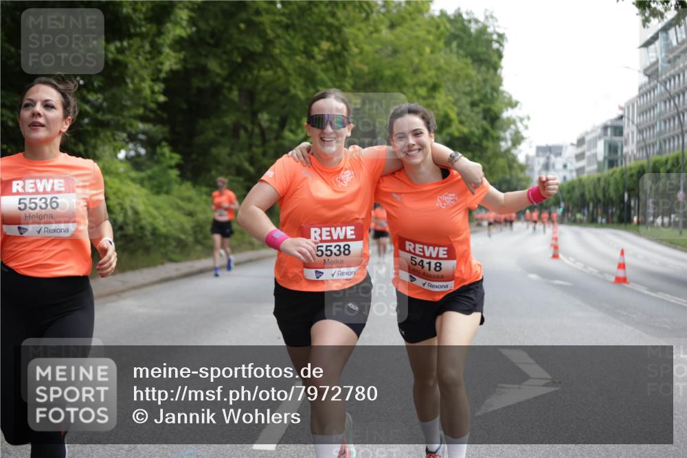 15.06.2025 - REWE Women's Run Jannik Wohlers http://msf.ph/oto/7972780 15.06.2025 10:07:28 Laufen 5536, 5538, 5418, 450 meine-sportfotos.de