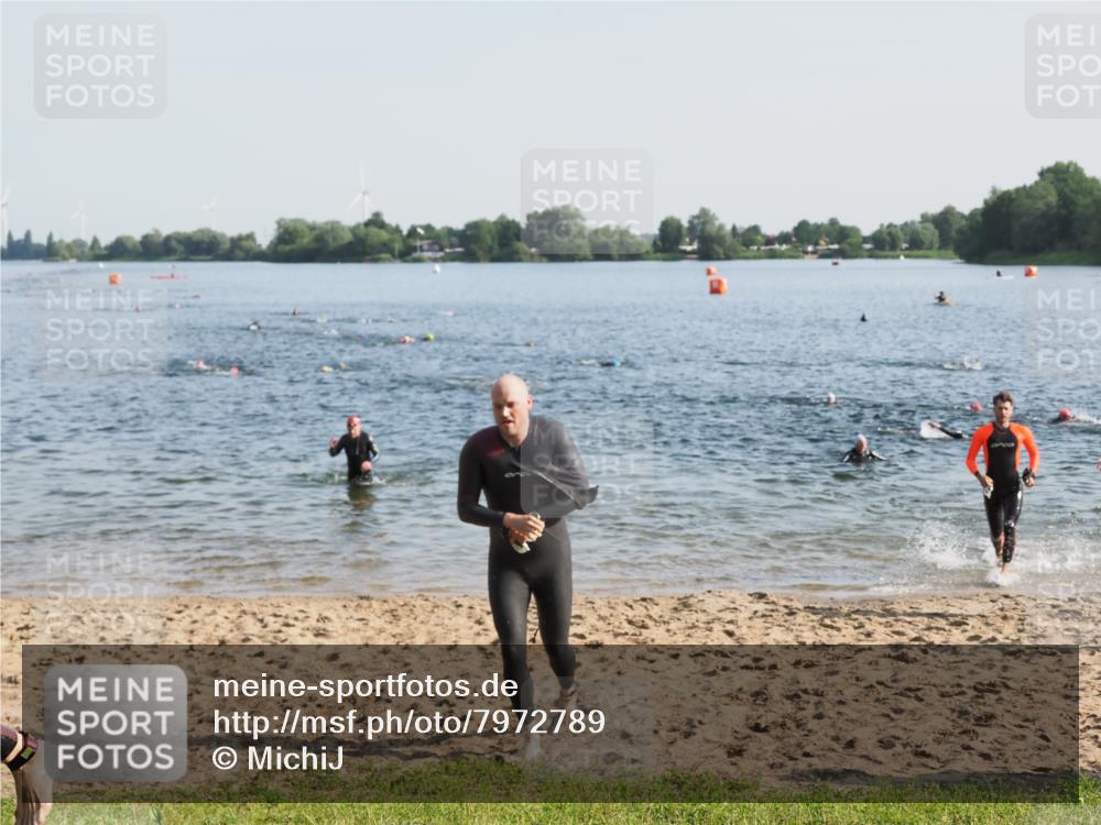 21.06.2025 - 27. Vierlanden-Triathlon MichiJ http://msf.ph/oto/7972789 15.06.2026 08:35:00 Schwimmen 12, 43, 80, 149, 159, 186 meine-sportfotos.de