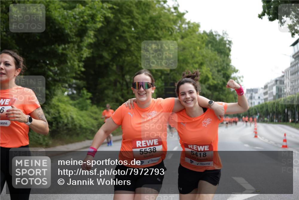 15.06.2025 - REWE Women's Run Jannik Wohlers http://msf.ph/oto/7972793 15.06.2025 10:07:28 Laufen 6, 5538, 4505, 5418 meine-sportfotos.de