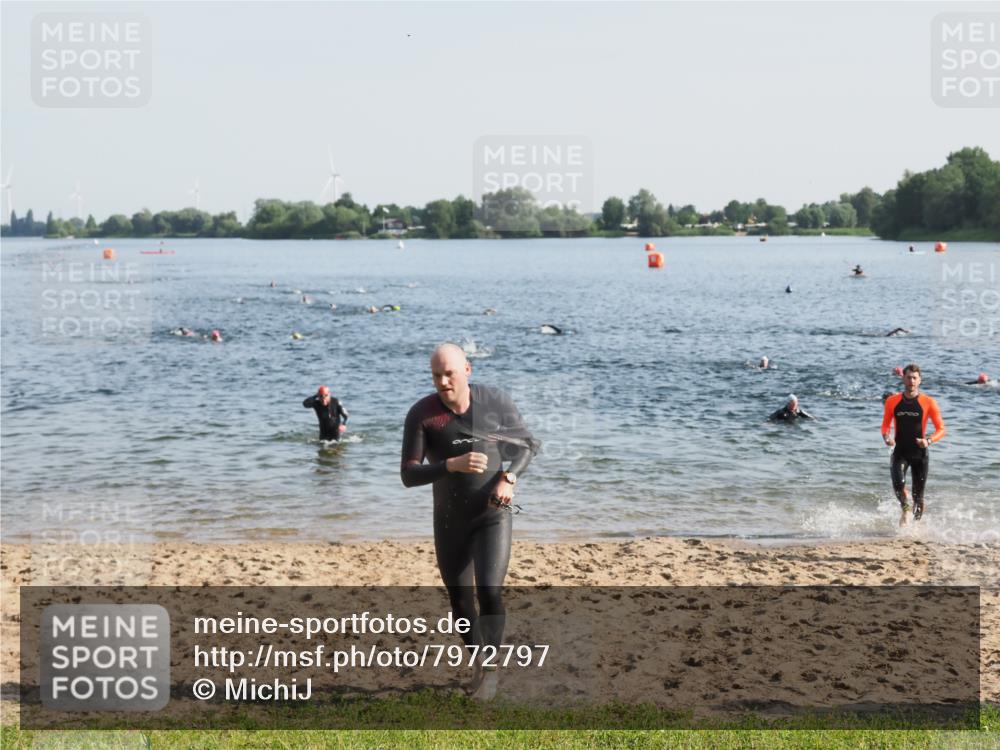 21.06.2025 - 27. Vierlanden-Triathlon MichiJ http://msf.ph/oto/7972797 15.06.2026 08:35:01 Schwimmen 12, 43, 80, 149, 159, 186 meine-sportfotos.de