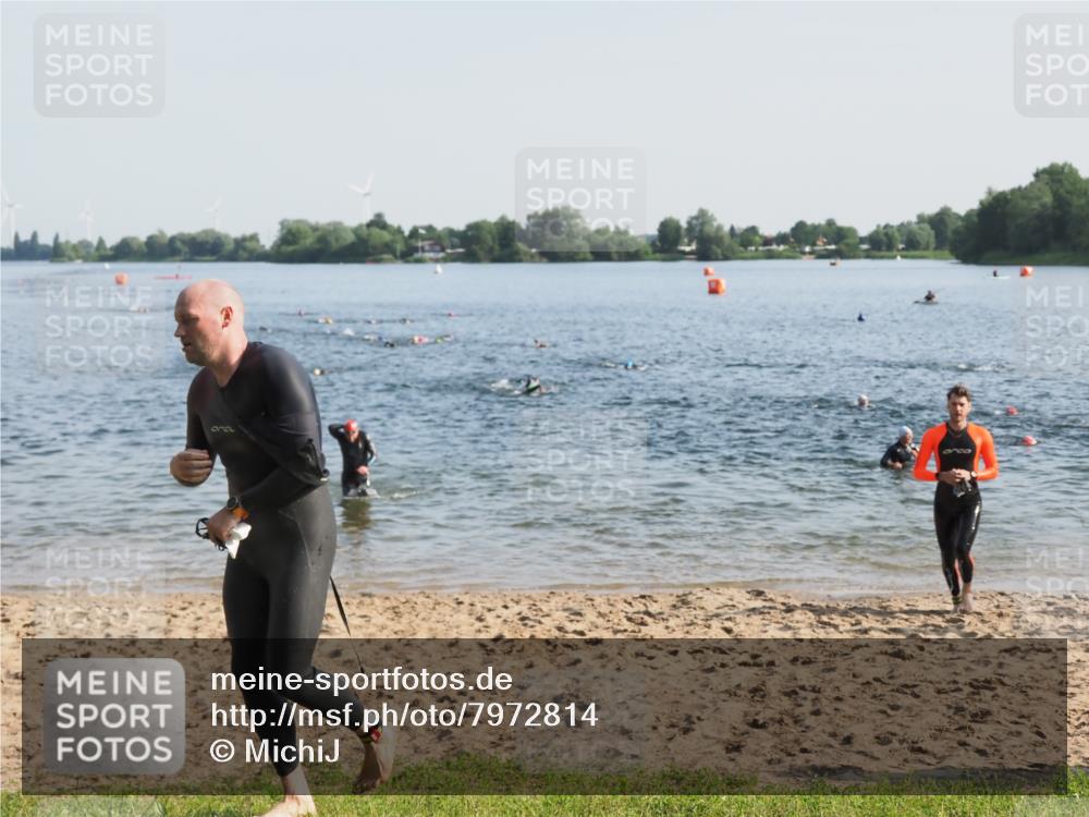 21.06.2025 - 27. Vierlanden-Triathlon MichiJ http://msf.ph/oto/7972814 15.06.2026 08:35:02 Schwimmen 12, 43, 64, 80, 149, 159, 186 meine-sportfotos.de