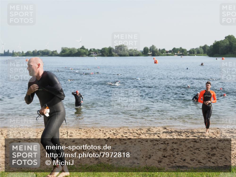 21.06.2025 - 27. Vierlanden-Triathlon MichiJ http://msf.ph/oto/7972818 15.06.2026 08:35:02 Schwimmen 12, 43, 64, 80, 149, 159, 186 meine-sportfotos.de