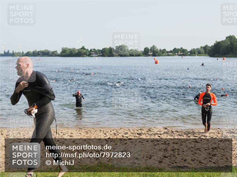 21.06.2025 - 27. Vierlanden-Triathlon MichiJ http://msf.ph/oto/7972823 15.06.2026 08:35:02 Schwimmen 12, 43, 64, 80, 149, 159, 186 meine-sportfotos.de