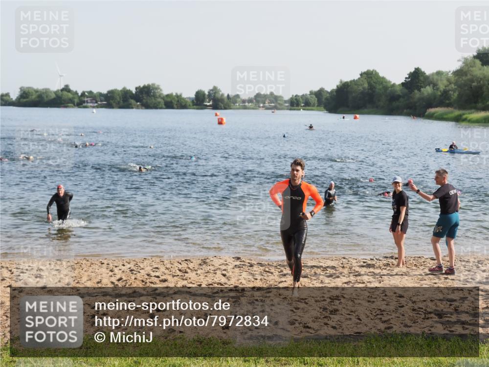 21.06.2025 - 27. Vierlanden-Triathlon MichiJ http://msf.ph/oto/7972834 15.06.2026 08:35:04 Schwimmen 12, 43, 64, 80, 149, 159, 186 meine-sportfotos.de