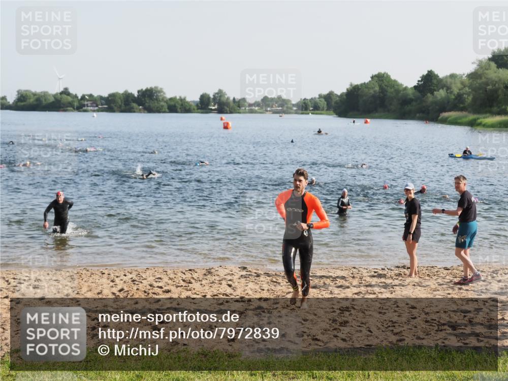 21.06.2025 - 27. Vierlanden-Triathlon MichiJ http://msf.ph/oto/7972839 15.06.2026 08:35:04 Schwimmen 12, 43, 64, 80, 149, 159, 186 meine-sportfotos.de