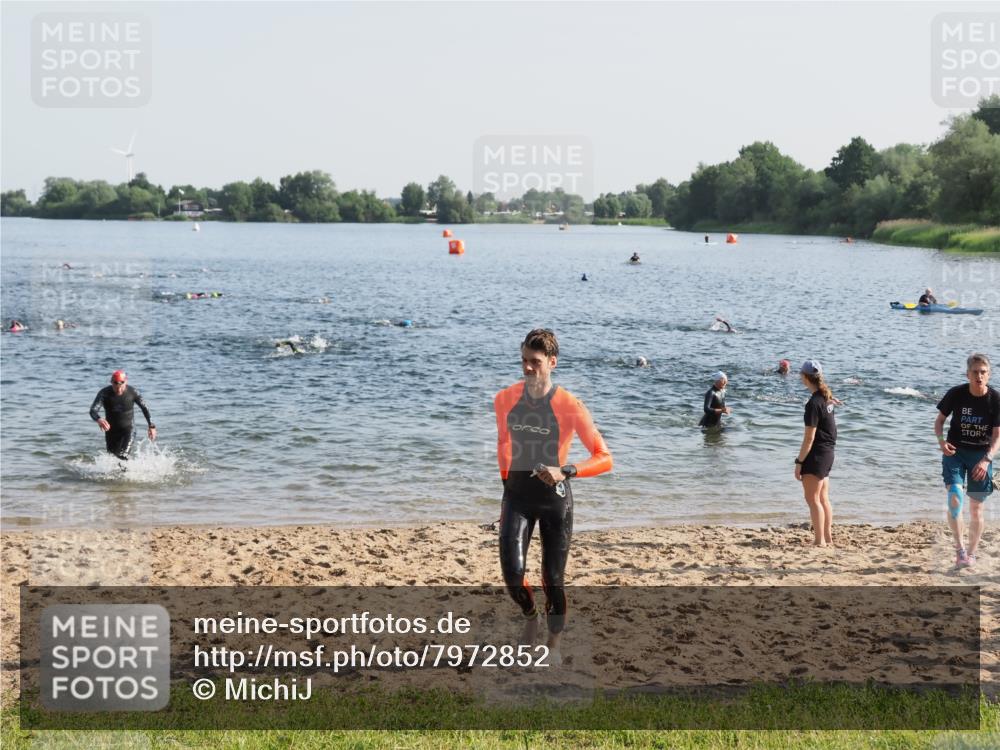 21.06.2025 - 27. Vierlanden-Triathlon MichiJ http://msf.ph/oto/7972852 15.06.2026 08:35:05 Schwimmen 12, 43, 54, 64, 80, 159, 186 meine-sportfotos.de